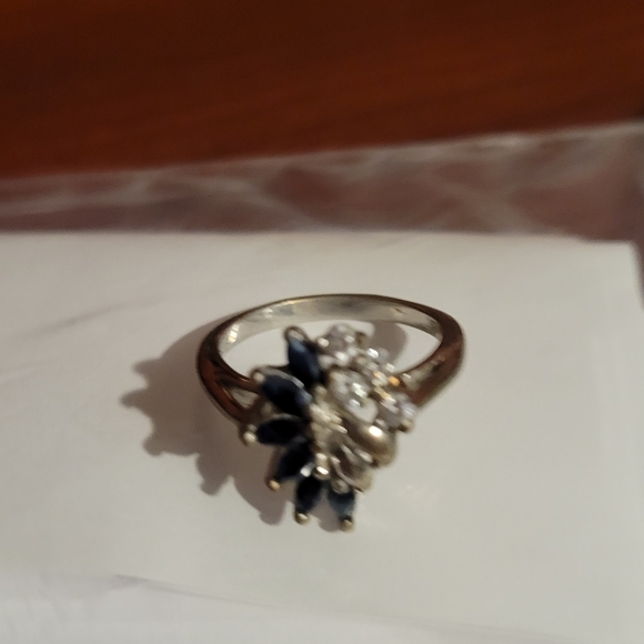Ring, size 7 - Picture 1 of 1